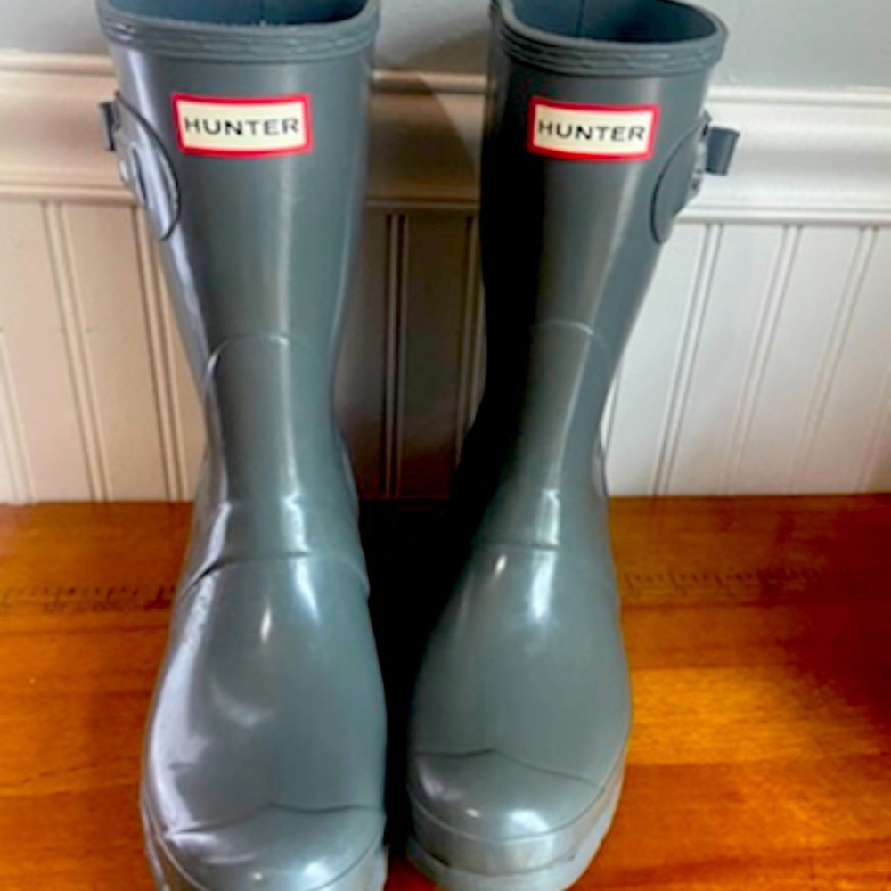 Like new, worn once! Adjustable calf Hunter rain boots